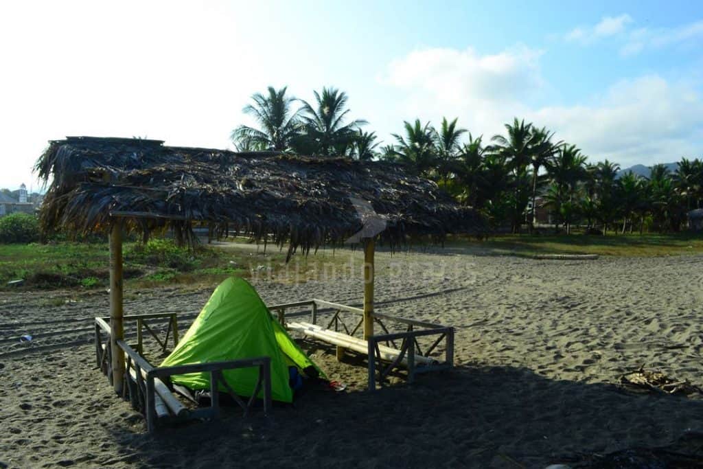Puerto Cayo - Una de las playas para acampar en Ecuador